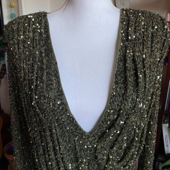NWT Retrofête Green Long Sleeve Sequin Dress With Plunging Neckline Size L - Picture 8 of 15